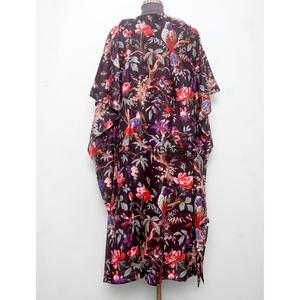 Vestido Maxi Bodycon de Algodón Ecológico Hecho a Mano con Estampado Floral Indio y Cuello en V - Diseño Sexy con Logotipo Frontal para Uso Diario y Ropa de Dormir para Mamás - Product Image 6