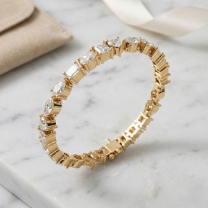 Pulsera de Lujo con Diamantes Cultivados en Laboratorio de Corte Mixto, Color E-F, Chapada en Oro de 10K, 13.20 CTW, Engastados en Puntas Alternadas - Product Image 3