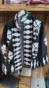 Chaqueta Bordada Suzani de Terciopelo Rosa para Mujer, Abrigo Bordado Reversible de Manga Corta para Invierno - Product Image 1