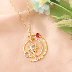 Collar de moda con colgante de cuarzo multicolor con diseño de sol radiante, chapado en oro de 18k sobre latón, accesorio con temática celestial para mujer. - Product Image 2