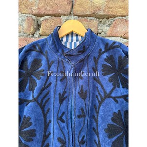 Veste en velours brodée de style Suzani ouzbek, cousue à la main, avec deux poches latérales, unisexe, pour femme - Product Image 3