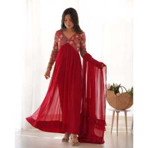 Conjunto de Kurta con Bordado Rojo Corte Naira de Aayna Clothing, Talla XS, 700g - Product Image 1