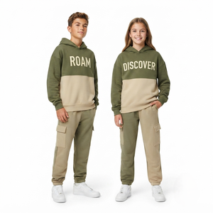 Conjunto de Dos Piezas para Niñas, Sudadera con Capucha y Pantalones Cargo con Bolsillos, Atuendo Otoño-Invierno, Ropa OEM ODM, Estilo Otoñal - Product Image 2