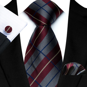Conjunto de corbata de seda para hombre con estampado a cuadros naranja, gemelos y pañuelo de bolsillo, estilo clásico para uso empresarial. - Product Image 2