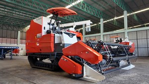 Cosechadora de Arroz Kubota DC120X de 120HP de Alta Eficiencia, Fabricada en Tailandia, con Transmisión por Engranajes, Equipo Agrícola - Product Image 4
