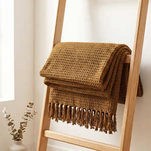 Manta Decorativa de Algodón con Diseño de Waffle Rojo para Sofás de Estilo Contemporáneo, con Superficie Texturizada y Flecos - Product Image 5