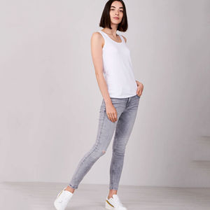 Top Corto de Algodón Tejido Personalizado al por Mayor, Top Casual Básico sin Mangas con Cuello Redondo, Top de Punto Acanalado Blanco para Mujer - Product Image 3