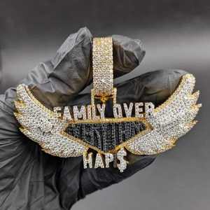 Pendentif Ailes 'Famille au-dessus de l'argent' pour homme, plaqué or 18 carats, micro-incrustation de cristaux, style Hip Hop - Product Image 1