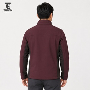 Veste softshell imperméable pour homme, tissu chaud et confortable, design résistant au vent, capuche réglable, parfaite pour les sports de plein air - Product Image 6