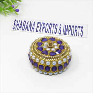 Boîte à bijoux artisanale décorative en métal bleu et blanc, ornée de perles et de paillettes, idéale pour les cadeaux de demoiselles d'honneur - Product Image 1