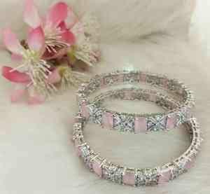 Brazalete Ajustable de Latón Sólido de Primera Calidad para Mujeres y Amantes de la Moda, Disponible a Precio de Mayoreo - Product Image 2