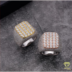 Anillo de lujo de plata 925 con diamante cultivado en laboratorio, de corte cuadrado redondeado, para compradores mayoristas de joyería premium. - Product Image 2