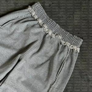 กางเกงวอร์มสตรีทแวร์ทรงหลวม ขอบดิบ ลายทาง ผ้าฝ้ายเฟรนช์เทอร์รี่เนื้อหนา สีเทา ขาดๆ แบบวินเทจ ขากว้าง สำหรับผู้ชาย - Product Image 3