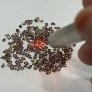 Granat naturel à changement de couleur, taille poire 4x3mm, pierre précieuse calibrée non traitée, brun à rouge, qualité AAA de Madagascar - Product Image 6