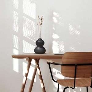 Vase de table en céramique noire émaillée mate, fait main, moderne et minimaliste, pour la décoration de la maison et des mariages, étanche - Product Image 5