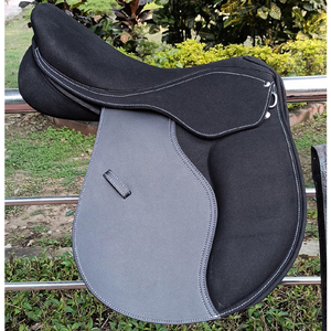 Nouvelle Selle d'Équitation Synthétique Anglaise de Haute Qualité avec Coutures Simples et Rabat Designer pour le Saut d'Obstacles - Product Image 4