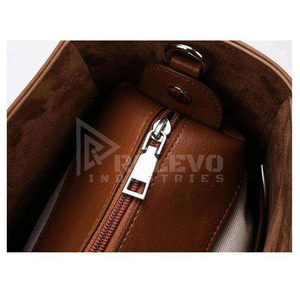 Bolso de hombro de cuero de primera calidad para mujer, bolso de mano de lujo de alta gama para uso diario. - Product Image 3