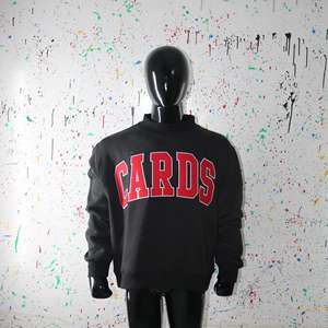 Sudadera CARDS BLACK con Cuello Alto, 100% Rojo, Apliques Bordados, Cuello Ancho, Hilos Finos - Product Image 4