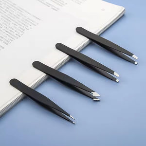 Pince à épiler professionnelle en acier inoxydable de haute qualité, personnalisable, à pointe en fibre, faite à la main, pour cils et sourcils, avec embout biseauté pour l'épilation - Product Image 1