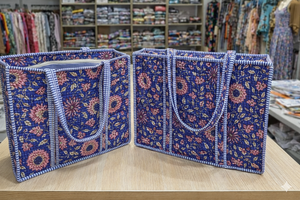 Sac fourre-tout en coton imprimé floral bleu avec poches intérieures légères - Style bohème vintage pour les voyages et le shopping en toutes saisons - Product Image 2