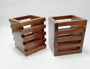 Nouveau porte-stylos décoratif en bois avec design à joint carré, économique et élégant par crescent crafts - Product Image 5