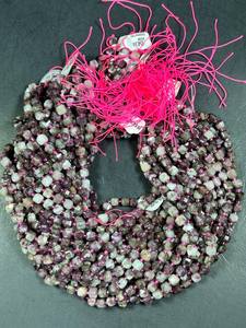 ลูกปัดพลอยทัวร์มาลีนสีพลัมธรรมชาติ รูปทรงลูกบาศก์เหลี่ยมเพชรพลอย สีม่วงพลัมสวยงาม ร้อยเป็นเส้นเต็ม สำหรับทำเครื่องประดับ - Product Image 2