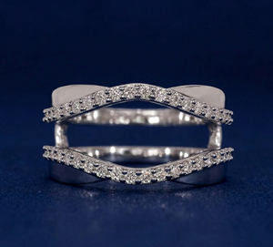 Bague de mariage moderne en or 14 carats pour femme, diamant de laboratoire torsadé, taille brillant rond 0,44 carat, plaqué rhodium, 3,00 g - Product Image 1