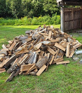Bois de chauffage de qualité supérieure à vendre, avec des bûches séchées de qualité pour le chauffage domestique, les poêles à bois et des soirées confortables au foyer. - Product Image 6