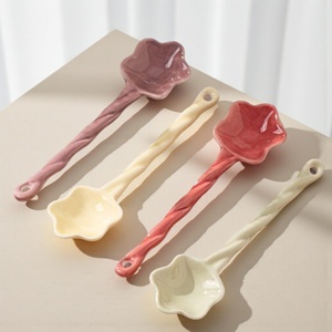 Cuillère à café artisanale esthétique, design étoile et fleur, ensemble de cuillères à dessert en résine pour la crème glacée, le thé, la cuisine et les cadeaux - Product Image 2