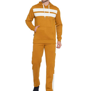 Survêtement unisexe jaune moutarde avec bandes latérales blanches, taille élastique, longueur intégrale, tenue décontractée d'automne, en vente - Product Image 1
