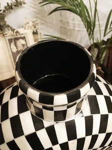 Vases à fleurs décoratifs écologiques en résine et os incrusté, au design élégant pour les événements de mariage, le jardin et la décoration intérieure stylée - Product Image 5