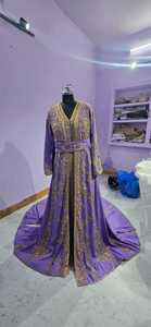 Caftan violet avec broderie dorée, perles, pierres et dabka, robe de mariée traditionnelle longue pour femmes @2026 - Product Image 2