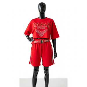 Conjunto de Top Corto y Pantalones Cortos Rojos para Mujer, Mezcla de Algodón Grueso, Panel Lateral con Logotipo de Diamantes de Imitación, Personalizado OEM, 100% Algodón - Product Image 1