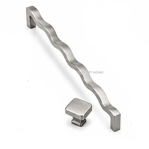 Tiradores de latón ondulados para gabinetes, manijas largas de barra en oro satinado, herrajes minimalistas modernos para cajones de cocina y muebles - Product Image 6