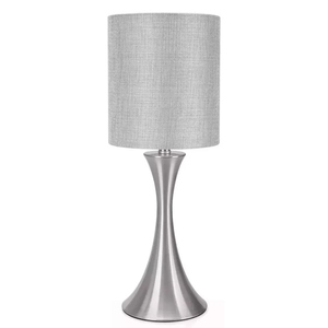 Lámpara de mesa de metal niquelado cepillado de diseño superior, base de metal tipo trompeta de lujo, pantalla de tela gris, elegante luz de noche para mesita de noche - Product Image 1