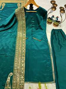 Conjunto de traje de seda crepé pesado para mujer con bordados y detalles de moti, kurta, pantalón y dupatta para fiestas y ocasiones festivas. - Product Image 6