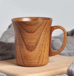 Mug en bois rustique pour café, thé et bière, idéal pour un usage quotidien et les cadeaux. Disponible à la vente. Articles de boisson en bois naturel. - Product Image 1