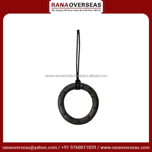 Vente en gros de collier pendentif en fer respectueux de l'environnement Bijou polyvalent et tendance Cadeau idéal pour elle et lui Disponible dans plusieurs styles - Product Image 3
