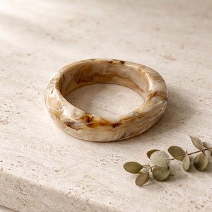 Juego de Brazaletes de Resina Gruesos, Brazaletes Acrílicos con Diseño de Tortuga y Mármol Crema, Brazaletes Anchos y Elegantes, Neutros - Product Image 2
