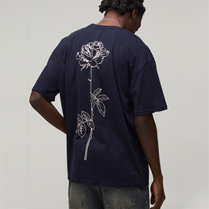 T-shirt graphique sérigraphié pour homme, personnalisé OEM, streetwear, col rond, manches courtes, vêtement décontracté, haut de mode - Product Image 1