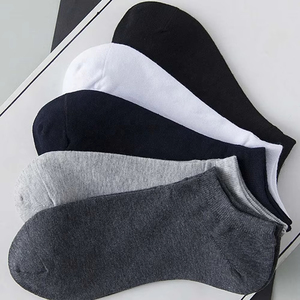 Chaussettes de sport courtes pour hommes, de haute qualité, personnalisées, en gros, avec impression sur mesure. - Product Image 5