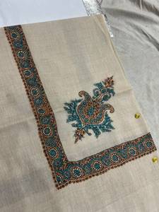 Châle pour homme en pashmina pur, fait main, élégant, de style arabe, avec des broderies épaisses, fines et larges. - Product Image 3