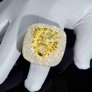 Bague Cocktail Homme en Argent Sterling Plaqué Or 18K avec Moissanite, Motif Tête de Lion, Sertissage Pavé, Style Hip-Hop, Certifiée GRA, BantiJewels - Product Image 1