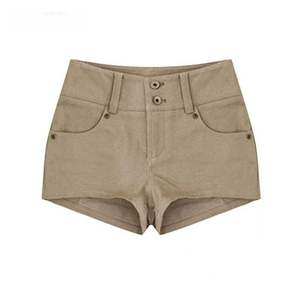 Shorts de mezclilla para mujer con un elegante acabado lavado, comodidad elástica y un look casual moderno, perfectos para guardarropas a la moda. - Product Image 1