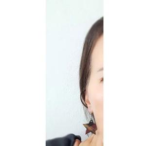 Boucles d'oreilles pendantes en bois uniques en forme d'étoile, faites à la main, qualité export, pour femmes, usage quotidien et soirée, à prix et qualité export. - Product Image 3