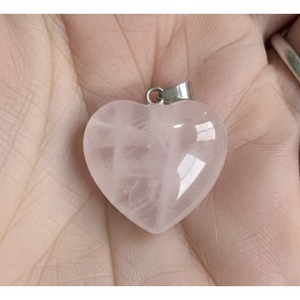 Pendentif en cristal de quartz rose fait main - Bijoux en pierres précieuses en gros d'Inde - Product Image 1