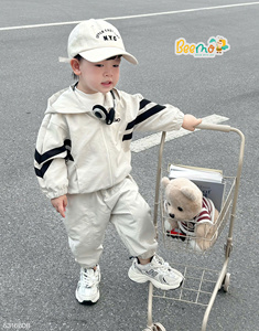 ชุดเสื้อผ้าเด็กผู้ชายสไตล์สปอร์ตสำหรับฤดูหนาว ขายดี สำหรับเด็กอายุ 1-7 ปี เสื้อฮู้ดกันลมและกางเกงขายาว ชุดเด็กวัยหัดเดิน - Product Image 4