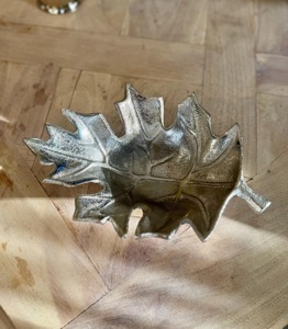 Golden Leaf Shape Stainless Steel Modern Durable Decorative Bowl Set Perfect Table Centerpiece Home Decor And Serving Dry Fruit - Product Image 4