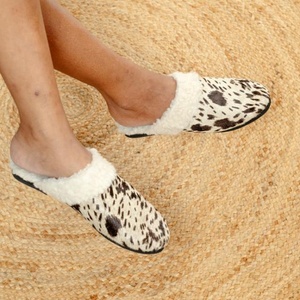 Tongs plates et décontractées en cuir véritable pour femmes, sandales fabriquées à la main, confortables, antidérapantes et respirantes pour l'hiver. - Product Image 4