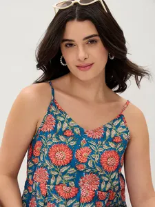 Cómoda Camiseta sin Mangas con Estampado Azul para Mujer, Estilo Casual Occidental para Viajes, Universidad y Aventuras al Aire Libre - Product Image 4